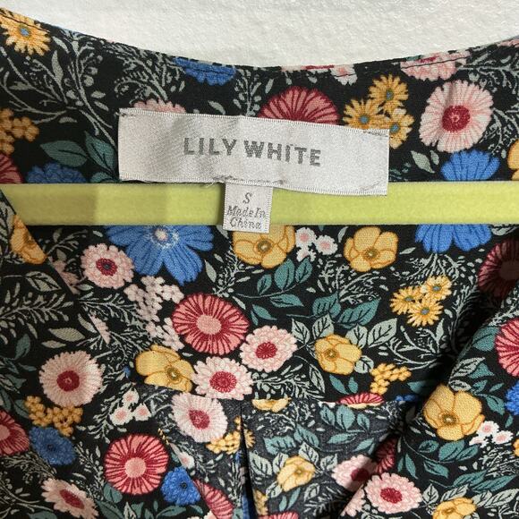 Lily White Black Floral Faux Wrap Blouse Sz S - Picture 3 of 9